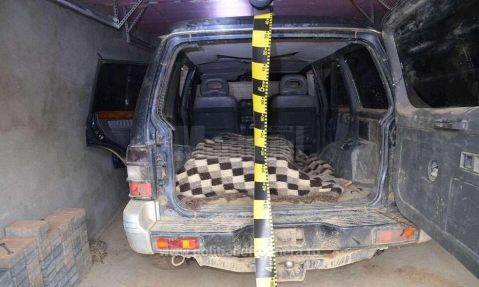 Autoturism de teren, cu aproape 1.500 de pachete de țigări, descoperit la Nisipitu