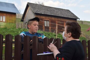 Peste 100 de cărți au ajuns la elevi din Moldovița, din partea Fundației Autonom