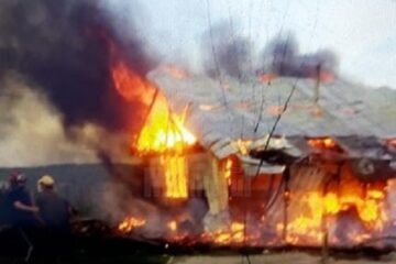 Gospodărie din Arbore, distrusă de flăcări