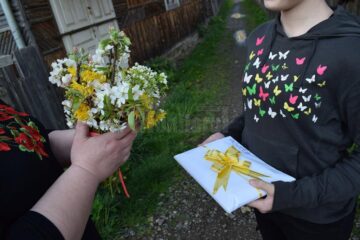 Peste 100 de cărți au ajuns la elevi din Moldovița, din partea Fundației Autonom