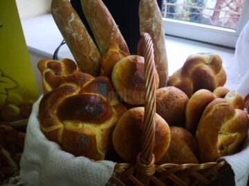 Pâine, plăcinte, colaci, prăjituri, torturi și alte bunătăți de la Mopan, livrate sucevenilor acasă