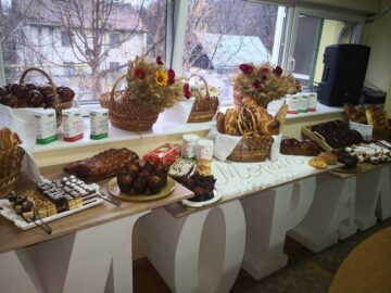 Pâine, plăcinte, colaci, prăjituri, torturi și alte bunătăți de la Mopan, livrate sucevenilor acasă