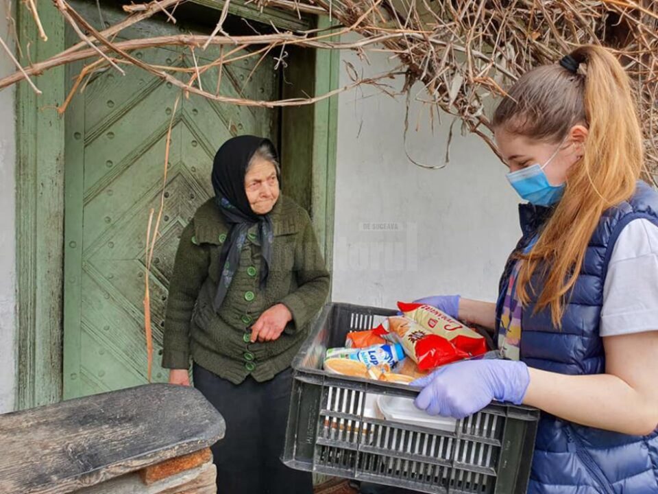 Asociația „Licuricii fericiți” a ajutat peste 250 de persoane vârstnice și 200 de copii din familii vulnerabile