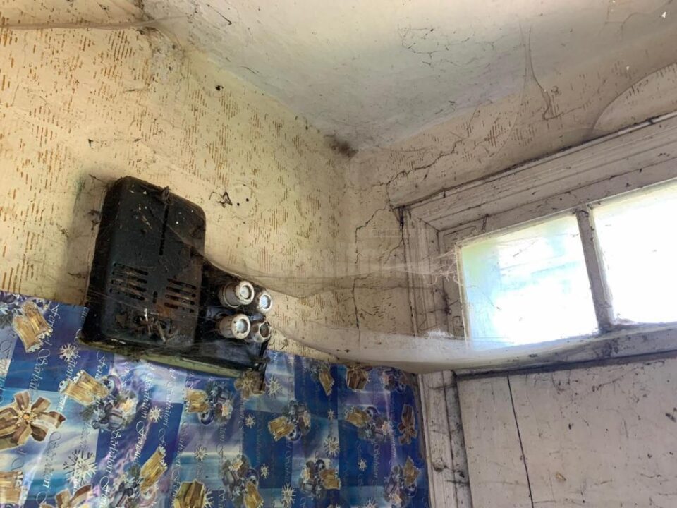 Un bărbat din Mihoveni trăiește într-o sărăcie lucie, cu un venit lunar de 142 de lei Un bărbat din Mihoveni trăiește într-o sărăcie lucie, cu un venit lunar de 142 de lei