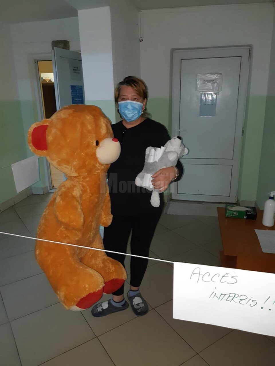 Personalul centrului a transmis darurile și scrisorile către băiețelul cu toată familia pozitivă