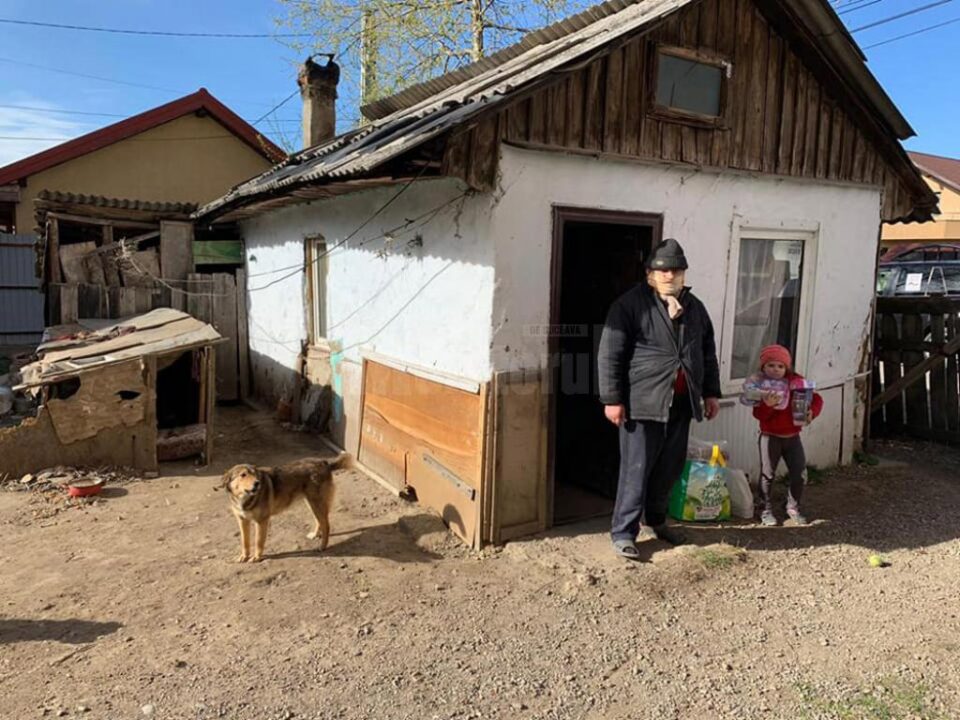 O fetiță de doar șase ani, care trăiește în mari lipsuri, ajutată cu alimente și jucării de Fundația Umanitară Nord 2001 Sânge pentru România