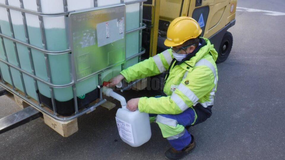 Preg[tirea recipientelor cu dezinfectant Preg[tirea recipientelor cu dezinfectant