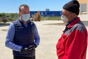 Lucian Harșovschi: „La final, cetățenii vor beneficia de 203 locuri de parcare, noi alei de acces și o stradă refăcută total”