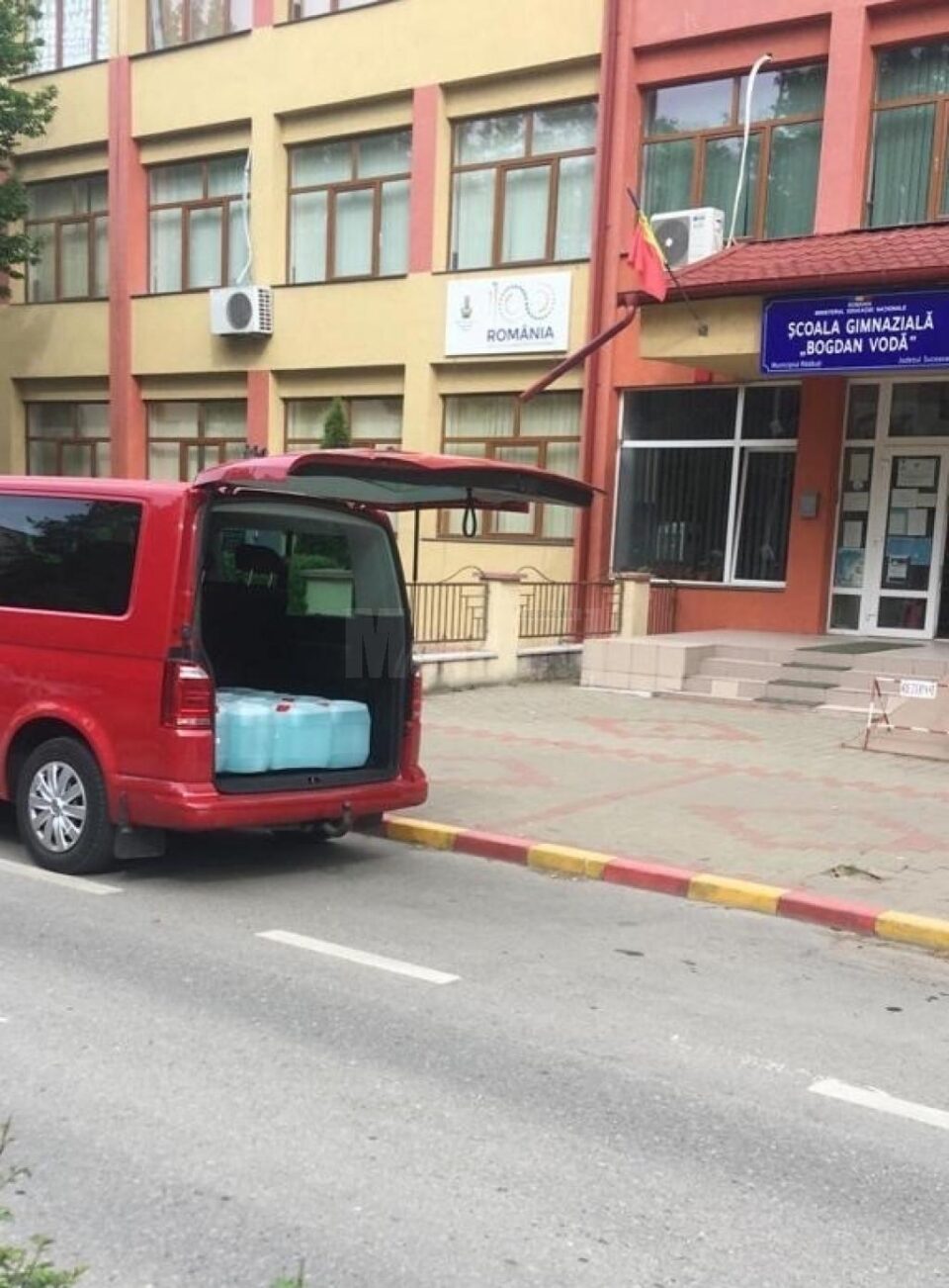 Livrarea către școlile din Rădăuți a început