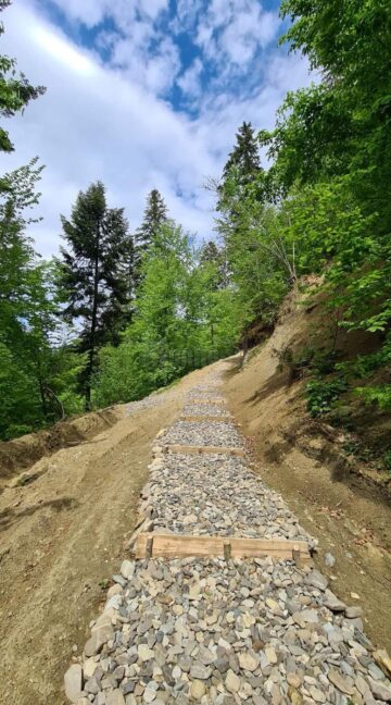 La Gura Humorului se finalizează amenajarea a două trasee turistice și a unui spectaculos foișor de observare cu șase etaje