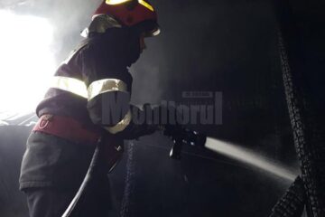 Locuința unui bărbat a fost distrusă de flăcări, în comuna Cornu Luncii