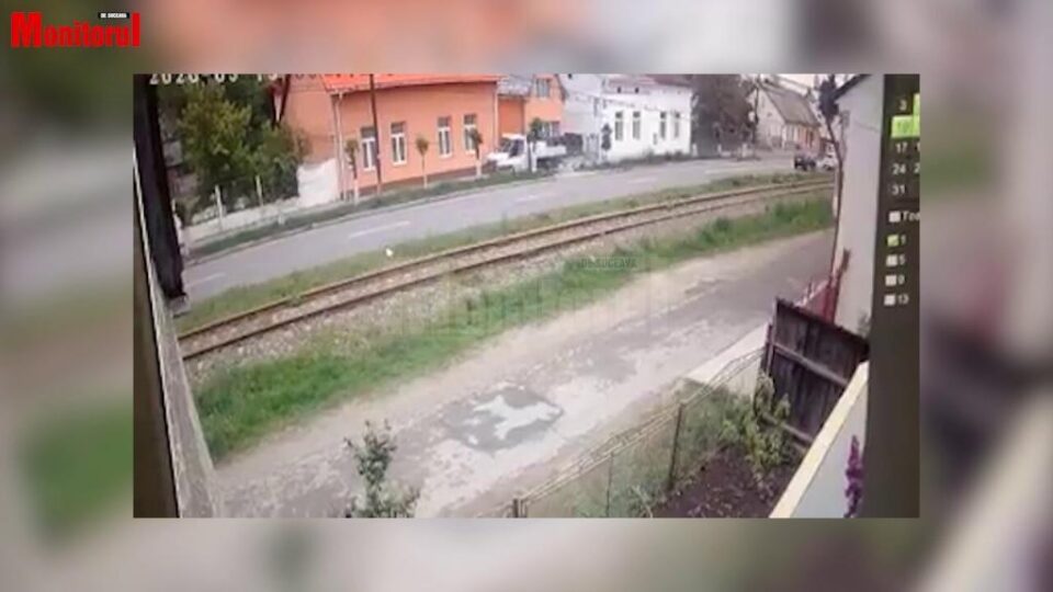 Camioneta mergând cu viteză pe trotuar