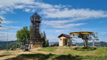 La Gura Humorului se finalizează amenajarea a două trasee turistice și a unui spectaculos foișor de observare cu șase etaje