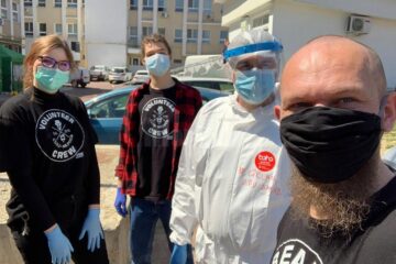Asociația „Beard Brothers” sprijină personalul medical din prima linie, prin campania „We Stand Together”