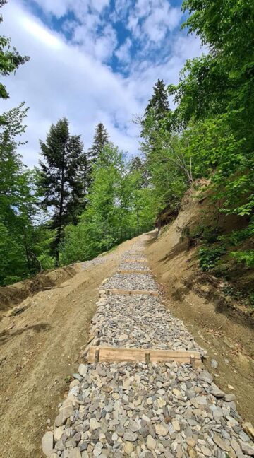 La Gura Humorului se finalizează amenajarea a două trasee turistice și a unui spectaculos foișor de observare cu șase etaje