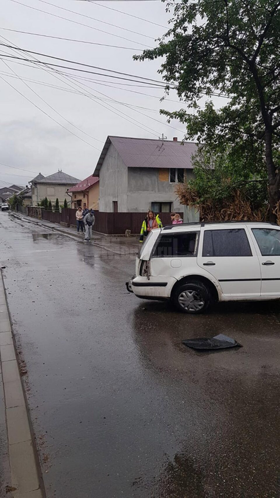 Accident în Ițcani, între un VW Polo și un VW Passat