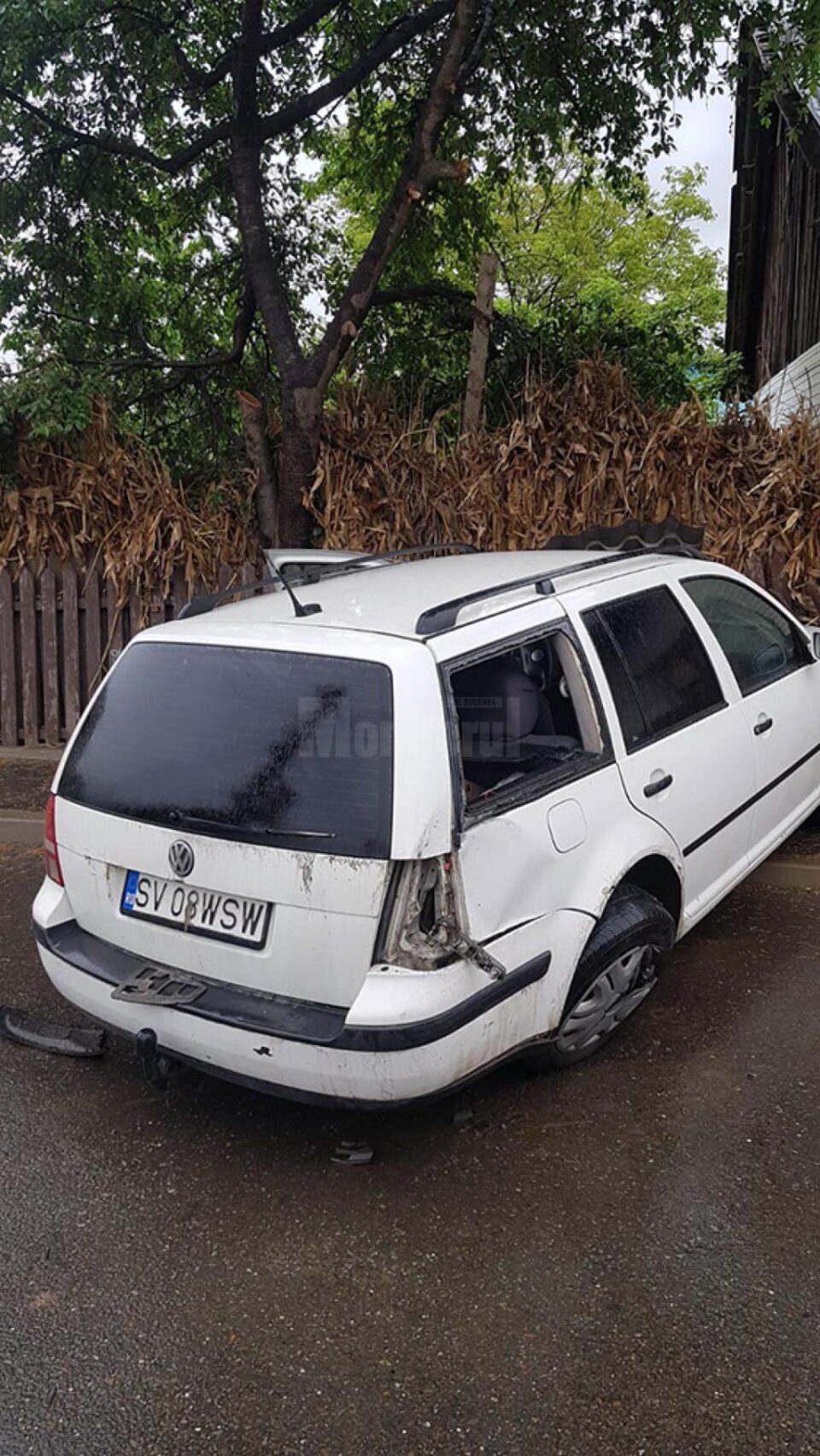 Accident în Ițcani, între un VW Polo și un VW Passat