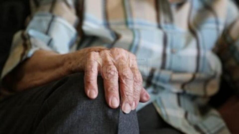 Autoritățile le recomandă persoanelor în vârstă limitarea deplasărilor și evitarea locurilor aglomerate Sursa foto realitatea.net Autoritățile le recomandă persoanelor în vârstă limitarea deplasărilor și evitarea locurilor aglomerate Sursa foto realitatea.net