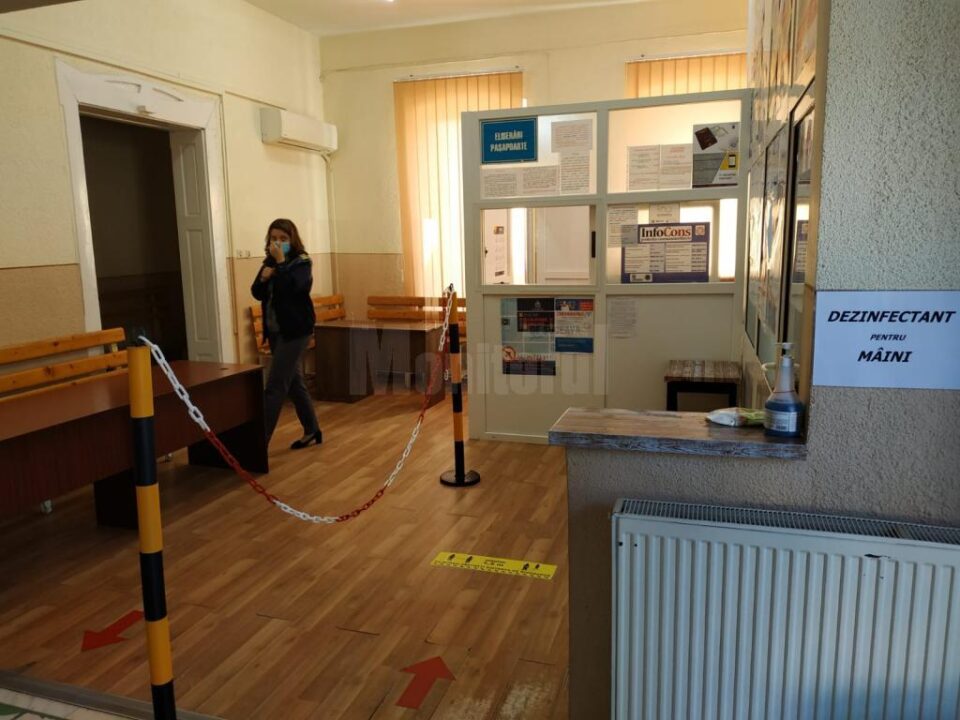 Reguli stricte de distanțare și protecție la Serviciul Pașapoarte Suceava