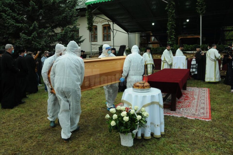 Sicriul cu trupul Părintelui Arhiepiscop Pimen a ajuns la Suceava și a poposit în Catedrala Arhiepiscopală
