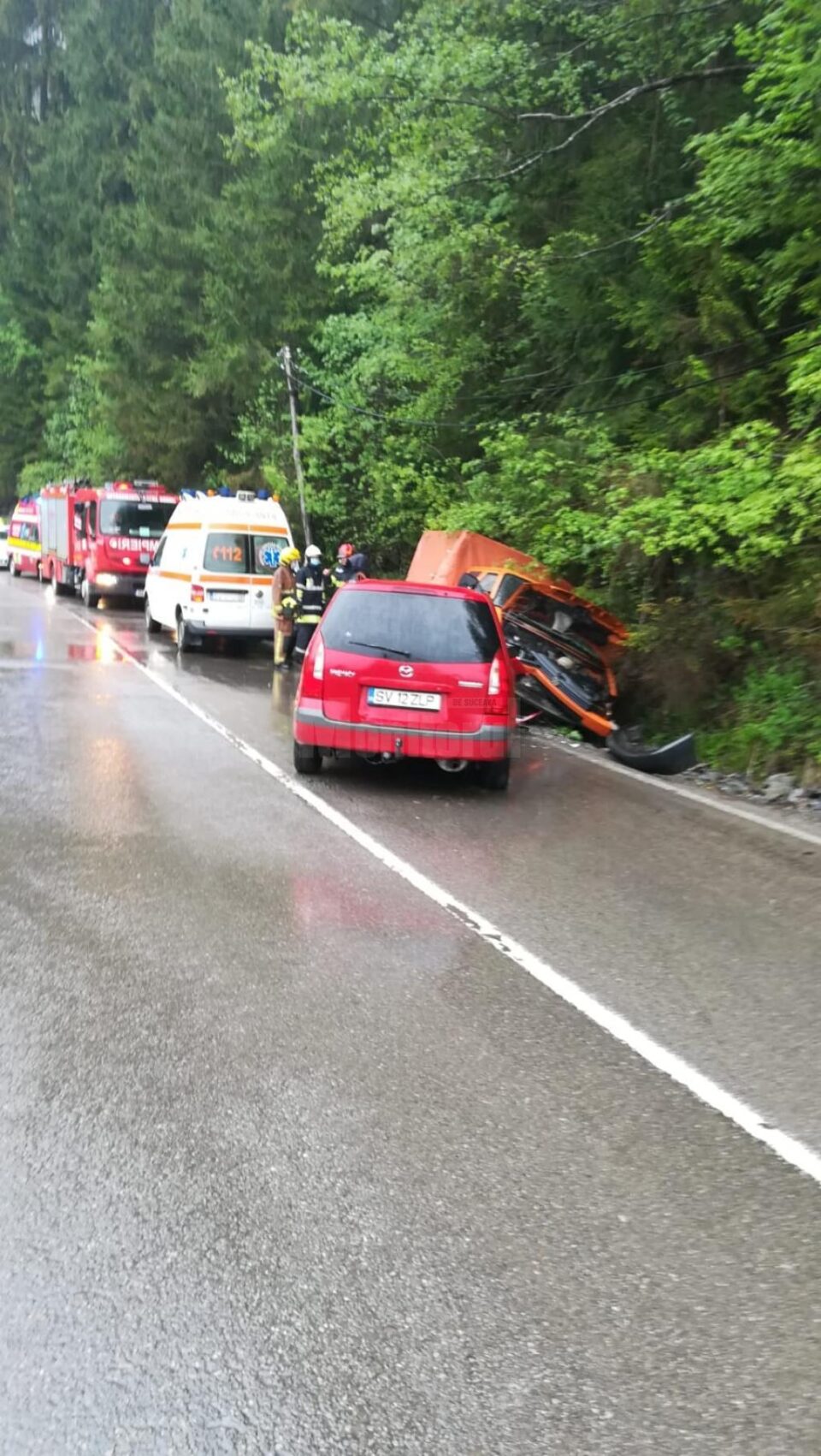 Șofer rănit după ce mașina i-a fost lovită de un autoturism care a intrat pe contrasens