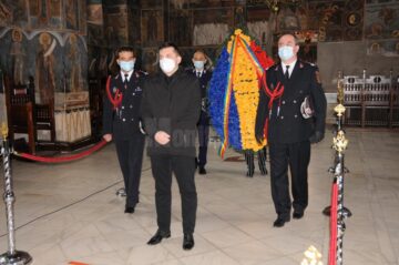 Reprezentanții autorităților au depus coroane de flori în semn de prețuire și rămas bun