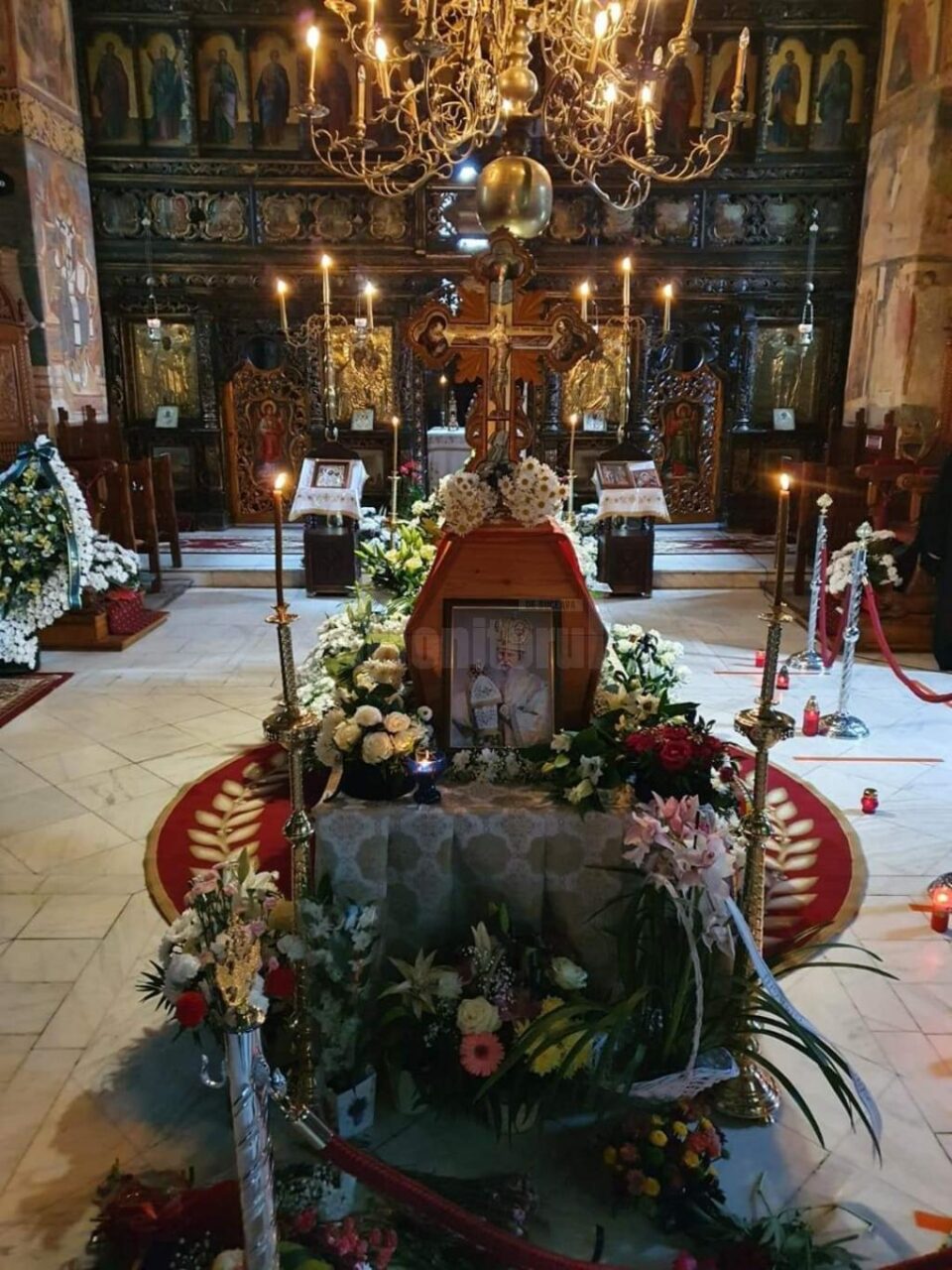 Conducerea Primăriei Suceava a depus joi un ultim omagiu celui care a fost IPS Pimen, Arhiepiscopul Sucevei și Rădăuților