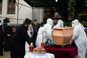 ÎPS Pimen s-a întors acasă. Mâine va fi înmormântat la Sihăstria Putnei. Foto: Ema Motrescu