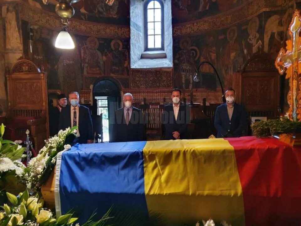 Conducerea Primăriei Suceava a depus joi un ultim omagiu celui care a fost IPS Pimen, Arhiepiscopul Sucevei și Rădăuților