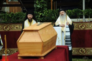 Slujba religioasă a fost oficiată de Teofan, Mitropolitul Moldovei și Bucovinei, și de Episcopul Vicar Damaschin Dorneanul