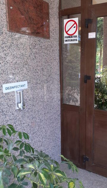 Pregătiri în școli pentru reluarea activității. Tunel de dezinfecție, circuite delimitate și măsuri speciale, la Colegiul ”Spiru Haret”