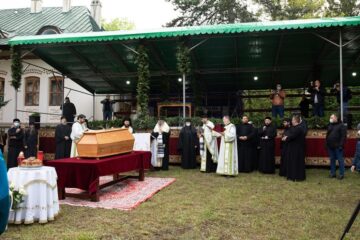 ÎPS Pimen s-a întors acasă. Mâine va fi înmormântat la Sihăstria Putnei. Foto: Ema Motrescu