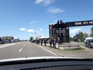 Trupul neînsuflețit al Arhipăstorului Bucovinei pleacă la Mănăstirea Sihăstria Putnei, la mormântul pe care Înaltpreasfinția Sa și l-a pregătit dinainte.