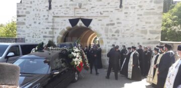 Trupul neînsuflețit al Arhipăstorului Bucovinei pleacă la Mănăstirea Sihăstria Putnei, la mormântul pe care Înaltpreasfinția Sa și l-a pregătit dinainte.