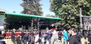 Slujba înmormântării Părintelui Arhiepiscop Pimen este oficiată acum, la Catedrala Arhiepiscopală din Suceava