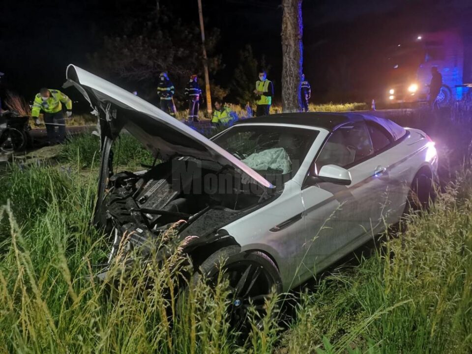 Patru răniți, din care doi grav, după ce un tânăr de 18 ani a intrat cu un BMW pe contrasens