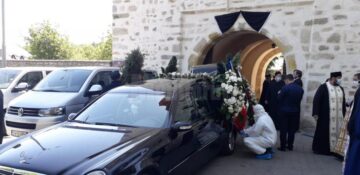 Trupul neînsuflețit al Arhipăstorului Bucovinei pleacă la Mănăstirea Sihăstria Putnei, la mormântul pe care Înaltpreasfinția Sa și l-a pregătit dinainte.