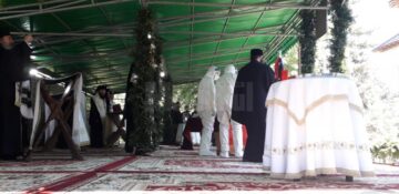 Slujba înmormântării Părintelui Arhiepiscop Pimen este oficiată acum, la Catedrala Arhiepiscopală din Suceava