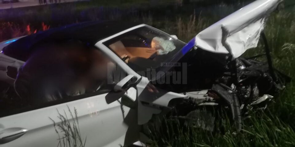 Patru răniți, din care doi grav, după ce un tânăr de 18 ani a intrat cu un BMW pe contrasens