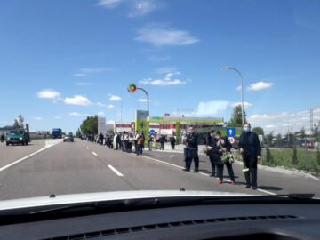 Trupul neînsuflețit al Arhipăstorului Bucovinei pleacă la Mănăstirea Sihăstria Putnei, la mormântul pe care Înaltpreasfinția Sa și l-a pregătit dinainte.