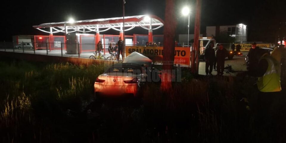 Patru răniți, din care doi grav, după ce un tânăr de 18 ani a intrat cu un BMW pe contrasens