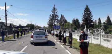 Arhipăstorul Bucovinei a plecat spre locul de veci pe un drum udat de lacrimi și presărat cu flori