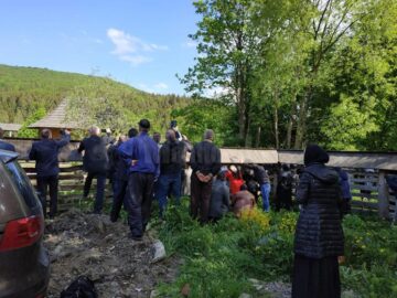 Arhipăstorul Bucovinei a plecat spre locul de veci pe un drum udat de lacrimi și presărat cu flori