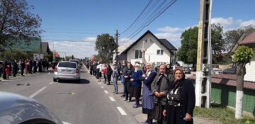 Arhipăstorul Bucovinei a plecat spre locul de veci pe un drum udat de lacrimi și presărat cu flori