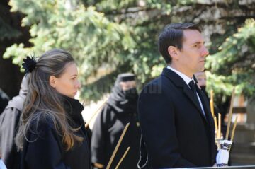 Arhipăstorul Bucovinei a plecat spre locul de veci pe un drum udat de lacrimi și presărat cu flori