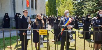 Arhipăstorul Bucovinei a plecat spre locul de veci pe un drum udat de lacrimi și presărat cu flori