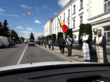 Arhipăstorul Bucovinei a plecat spre locul de veci pe un drum udat de lacrimi și presărat cu flori