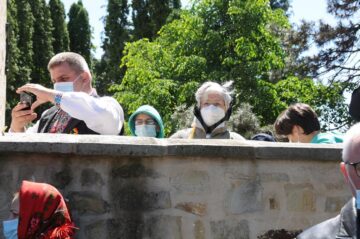 Arhipăstorul Bucovinei a plecat spre locul de veci pe un drum udat de lacrimi și presărat cu flori