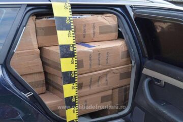 Autospecială a Poliției de Frontieră, lovită de mașina unui contrabandist care transporta țigări de aproape 40.000 de euro
