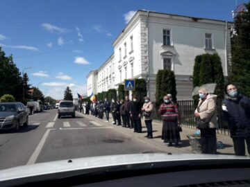 Arhipăstorul Bucovinei a plecat spre locul de veci pe un drum udat de lacrimi și presărat cu flori